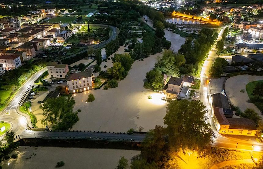 San Gimignano: allerta meteo arancione, evacuazioni e strade chiuse per esondazione del fiume Elsa