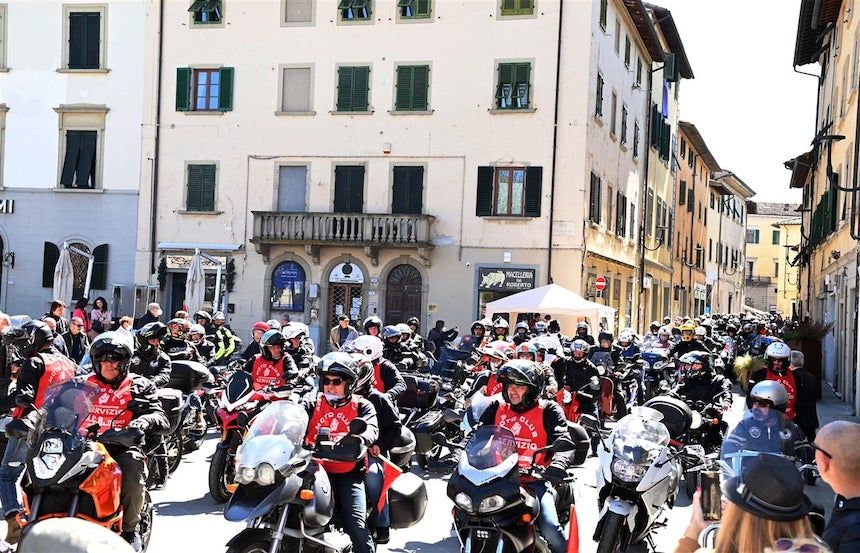 Il 37esimo motoraduno ''Città di Castelfiorentino'' alla scoperta dei paesaggi della Valdelsa