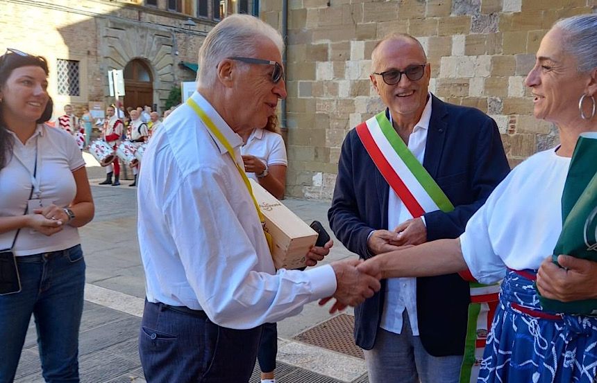 'Ferrari Cavalcade', uno degli eventi più esclusivi nel mondo dell'automobilismo si è fermato a Casole d'Elsa