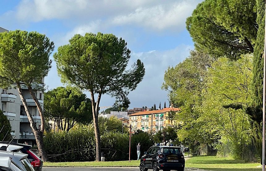 Incidente sul lavoro in zona Salceto a Poggibonsi: uomo cade mentre stava pulendo un impianto di aria condizionata