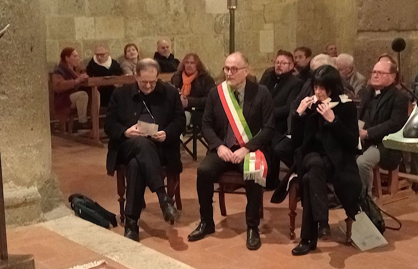 Casole d'Elsa: una comunità raccolta intorno alla chiesa di San Giovanni Battista decollato di Mensano